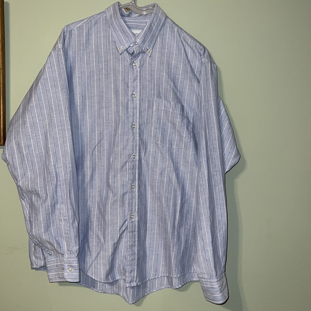 Manhattan Men’s Dress Shirt. Size XL.
